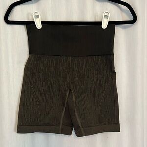 Lululemon Sculpt Short